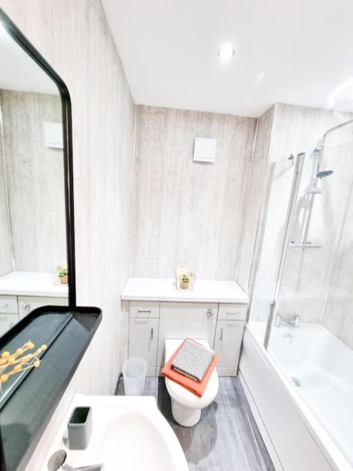 Stunning Flat Close To Beach Суонзи Екстериор снимка
