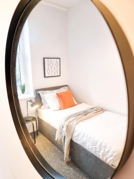 Stunning Flat Close To Beach Суонзи Екстериор снимка