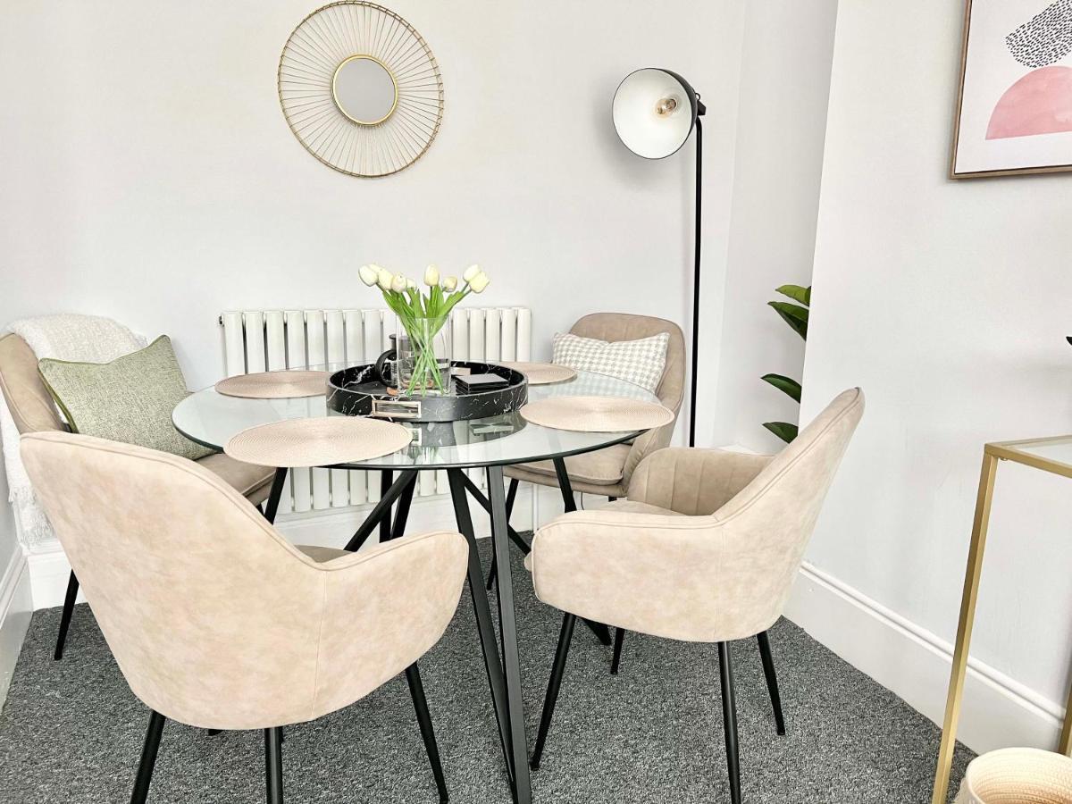 Stunning Flat Close To Beach Суонзи Екстериор снимка